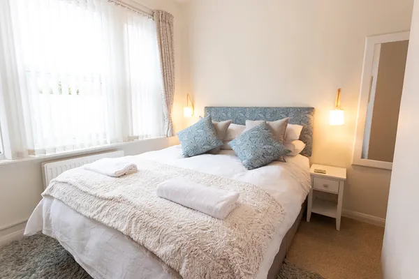 King suite bed
