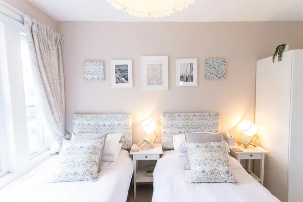 Twin bedroom
